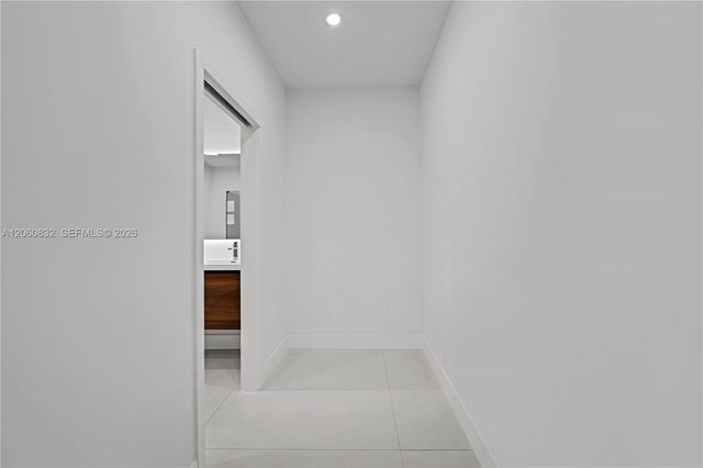 818 NE 3rd St, Hallandale Beach, FL 33009