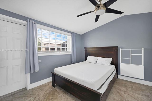 818 NE 3rd St, Hallandale Beach, FL 33009