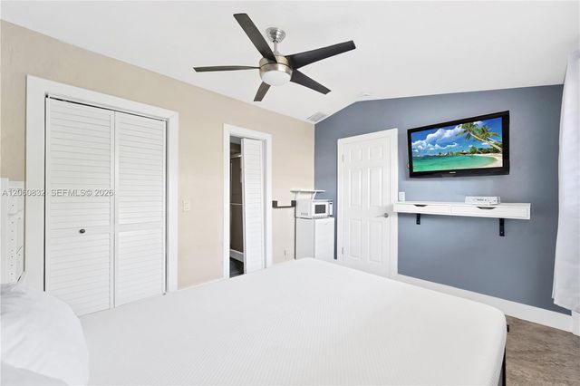 818 NE 3rd St, Hallandale Beach, FL 33009