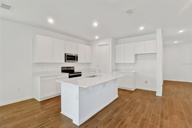 734 LAKE DELL AVENUE, Dundee, FL 33838