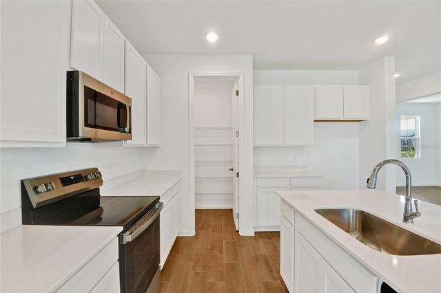 734 LAKE DELL AVENUE, Dundee, FL 33838