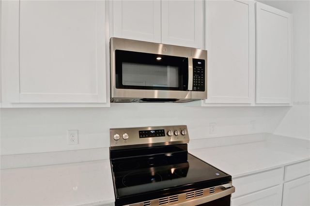 734 LAKE DELL AVENUE, Dundee, FL 33838