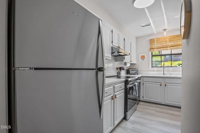 105 Fidelity Street B19, Carrboro, NC 27510