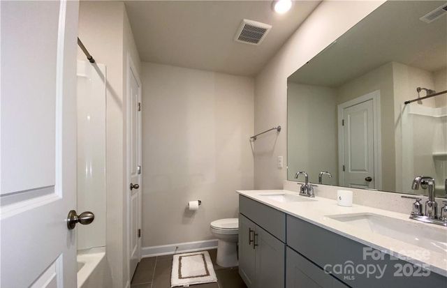 5020 Shadbush Road, Charlotte, NC 28215