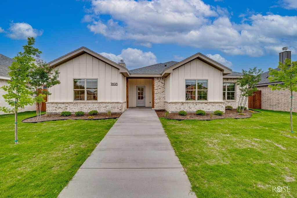 Image 2 of property listing at 3608 Grandview Drive, San Angelo, TX 76904