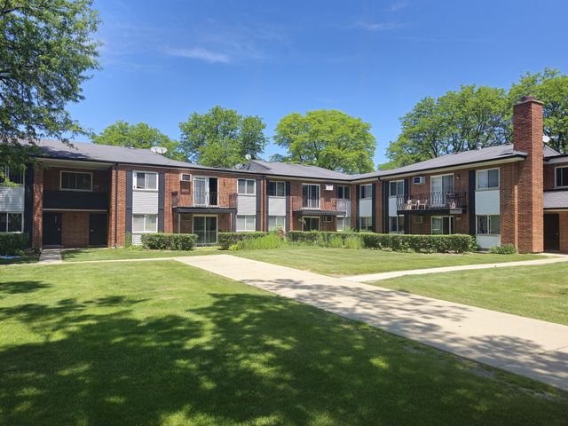 2431 E Brandenberry Court 2M, Arlington Heights, IL 60004
