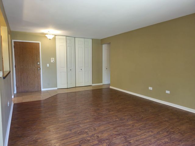 2431 E Brandenberry Court 2M, Arlington Heights, IL 60004