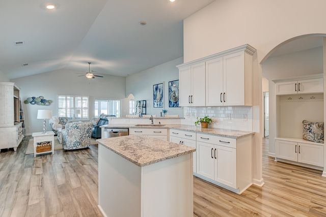 417 Heathside St., Murrells Inlet, SC 29576