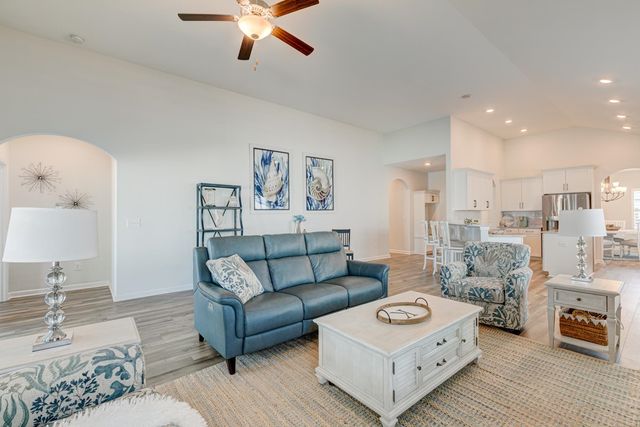 417 Heathside St., Murrells Inlet, SC 29576