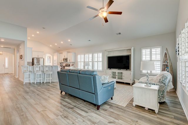 417 Heathside St., Murrells Inlet, SC 29576