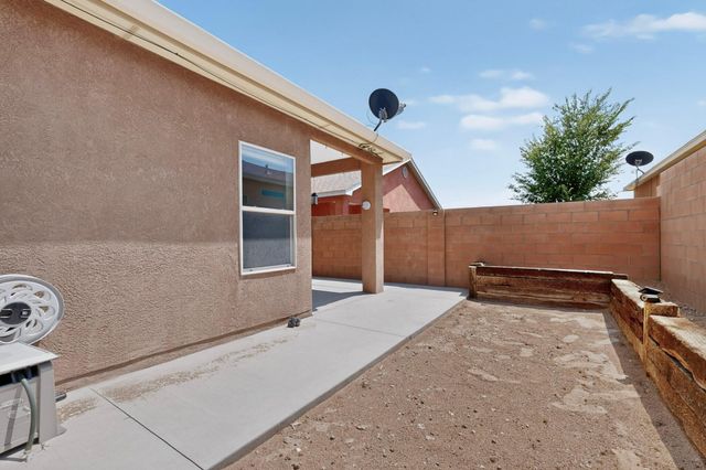 2367 Firewheel Avenue SW, Los Lunas, NM 87031