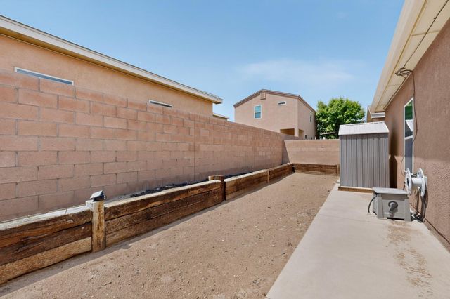 2367 Firewheel Avenue SW, Los Lunas, NM 87031