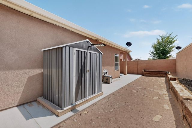 2367 Firewheel Avenue SW, Los Lunas, NM 87031