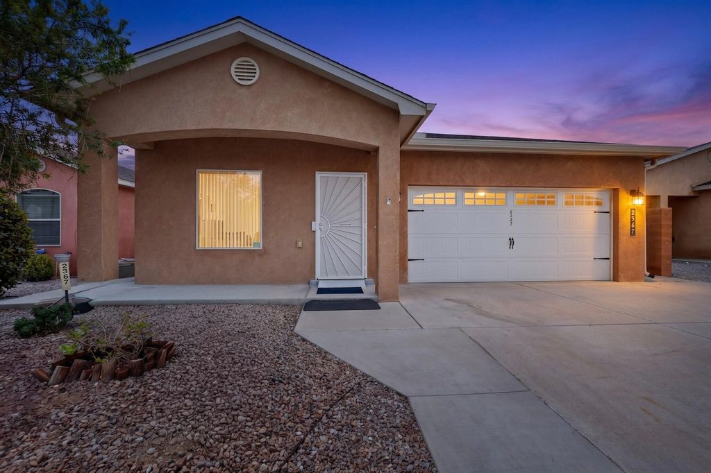 2367 Firewheel Avenue SW, Los Lunas, NM 87031