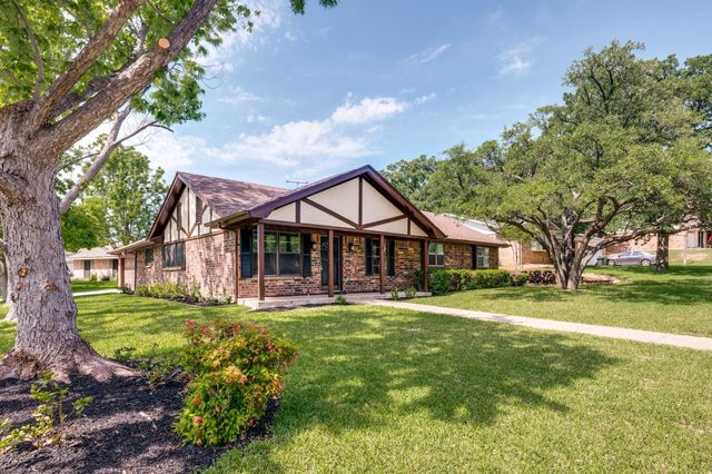 724 Toni Drive, Hurst, TX 76054