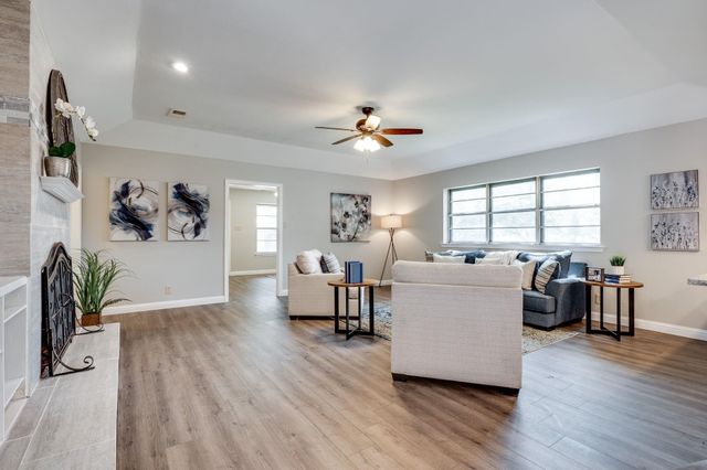 724 Toni Drive, Hurst, TX 76054
