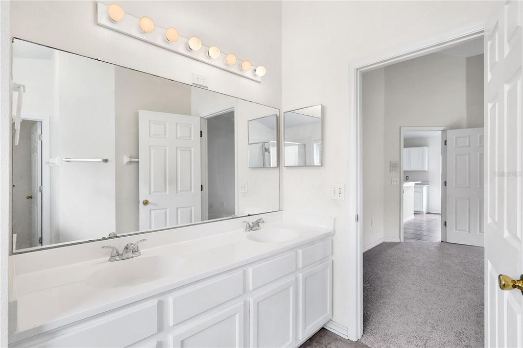 Image 18 of property listing at 401 FIELDSTREAM WEST BOULEVARD, Orlando, FL 32825