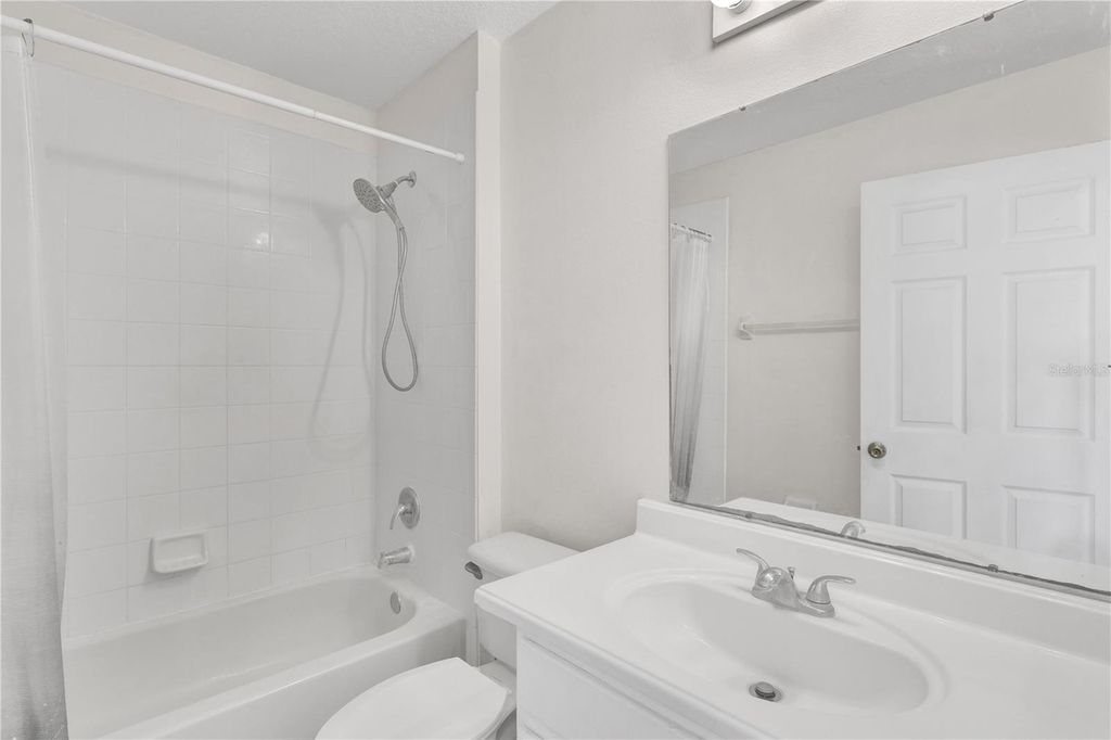 Image 20 of property listing at 401 FIELDSTREAM WEST BOULEVARD, Orlando, FL 32825