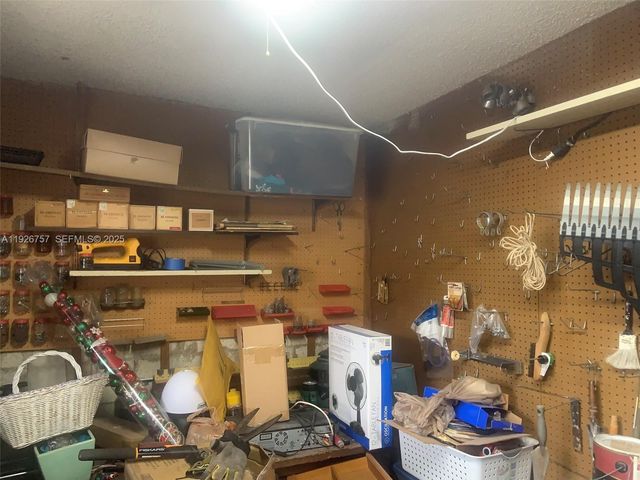 1420 North Dr, Miami, FL 33179