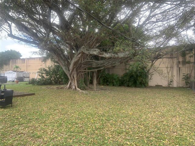 1420 North Dr, Miami, FL 33179