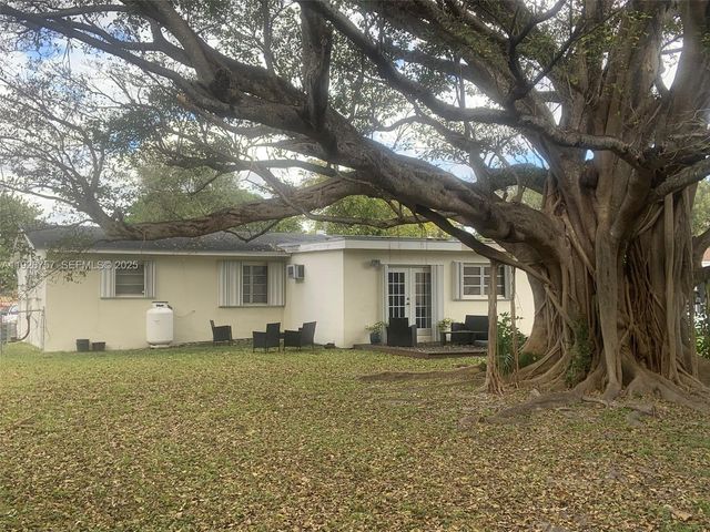 1420 North Dr, Miami, FL 33179