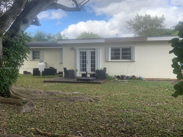 1420 North Dr, Miami, FL 33179