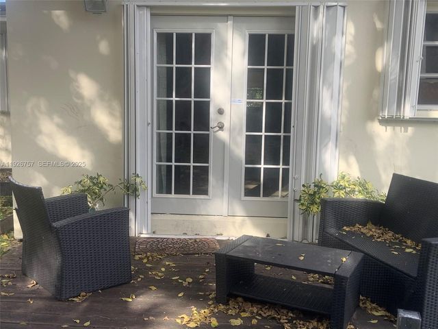 1420 North Dr, Miami, FL 33179