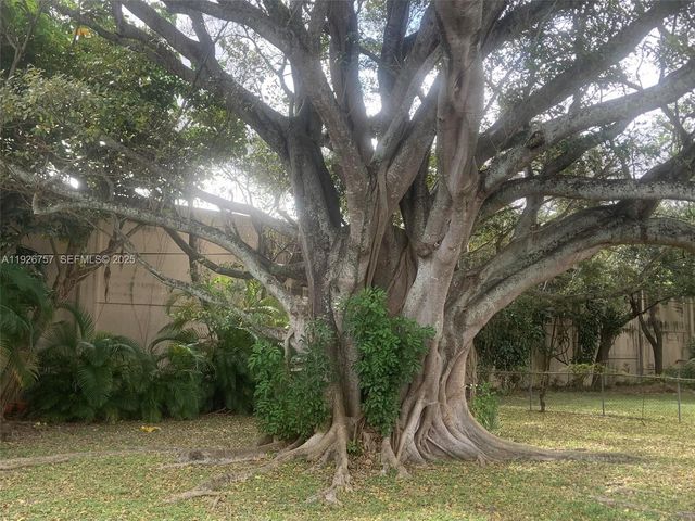 1420 North Dr, Miami, FL 33179