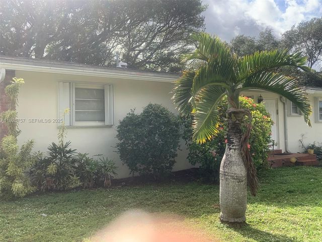 1420 North Dr, Miami, FL 33179