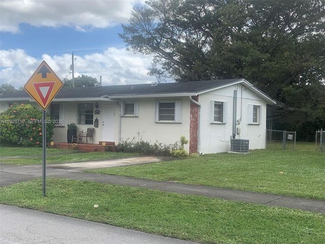1420 North Dr, Miami, FL 33179