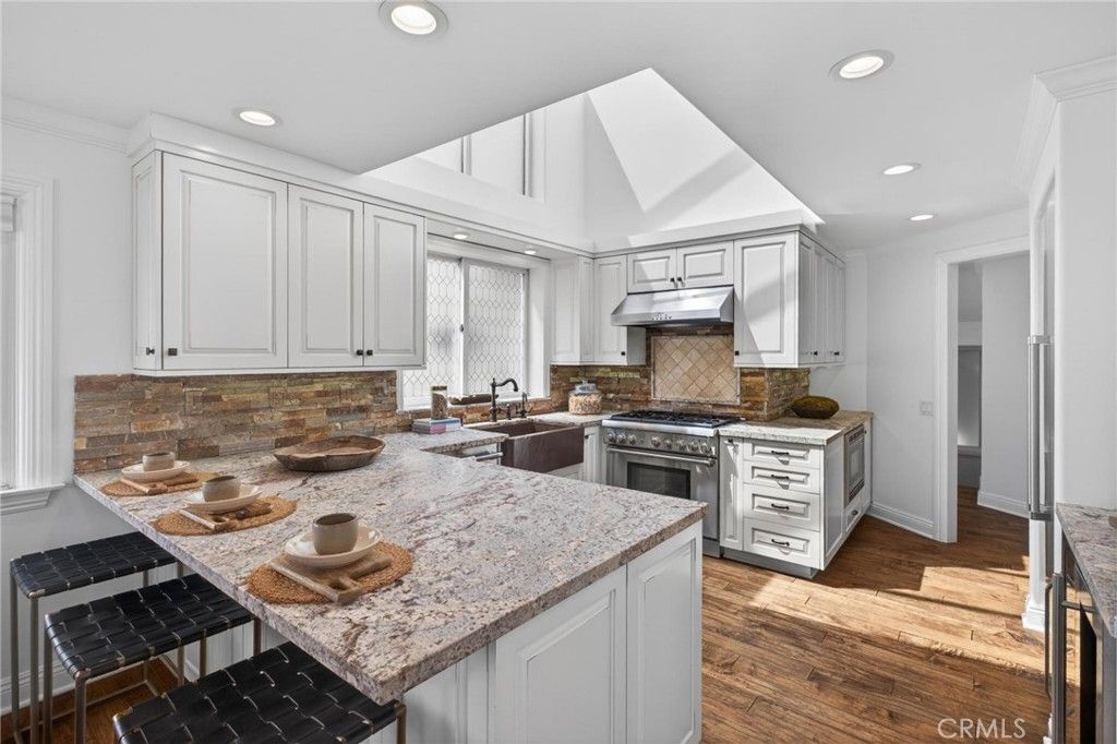 Image 10 of property listing at 818 N Juanita B, Redondo Beach, CA 90277