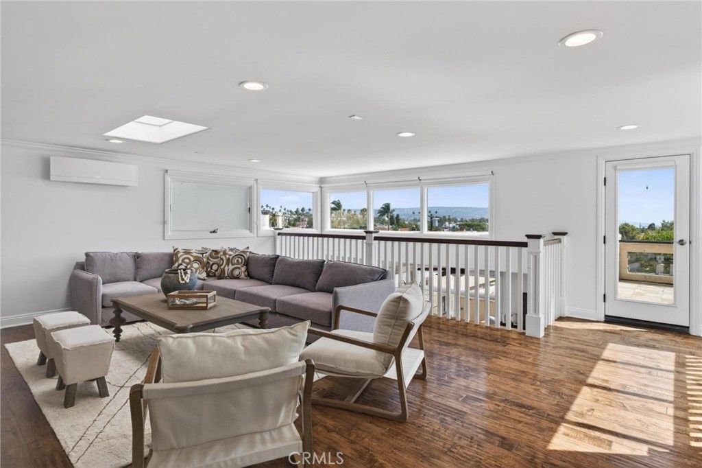 Image 19 of property listing at 818 N Juanita B, Redondo Beach, CA 90277