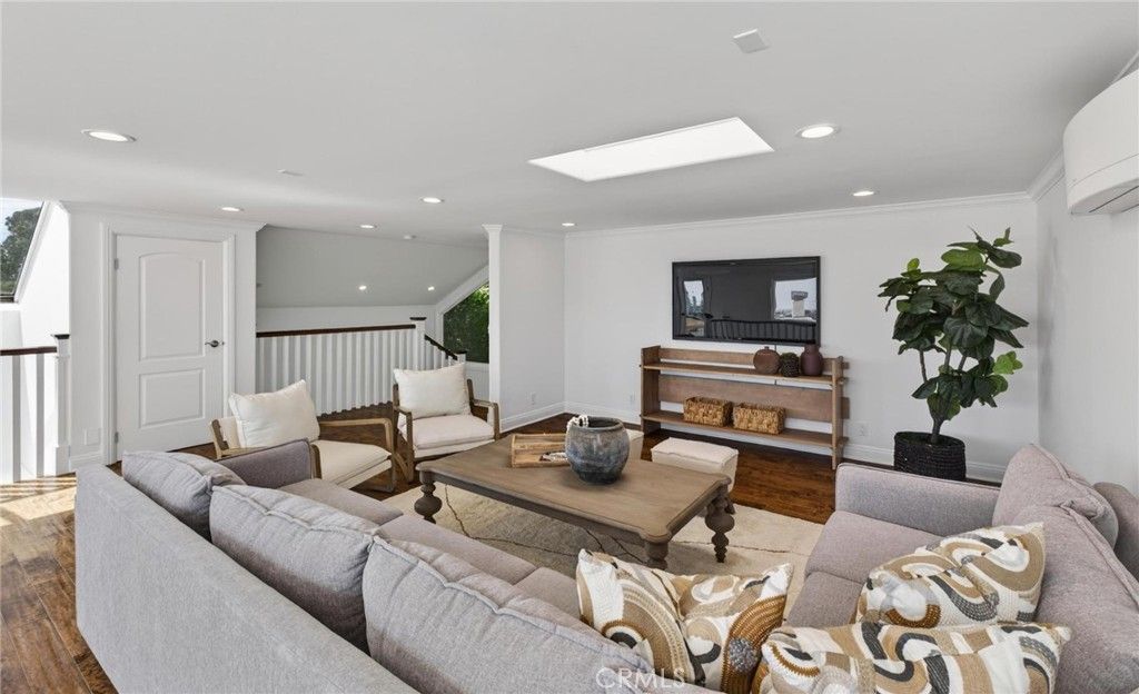 Image 21 of property listing at 818 N Juanita B, Redondo Beach, CA 90277