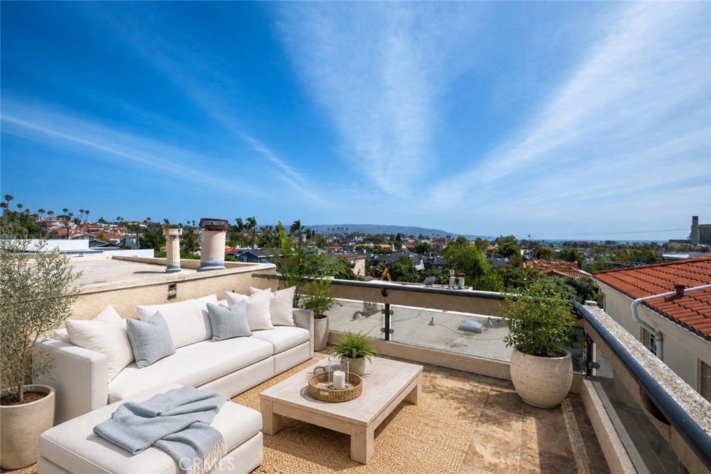 Image 22 of property listing at 818 N Juanita B, Redondo Beach, CA 90277