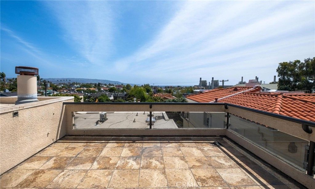 Image 23 of property listing at 818 N Juanita B, Redondo Beach, CA 90277