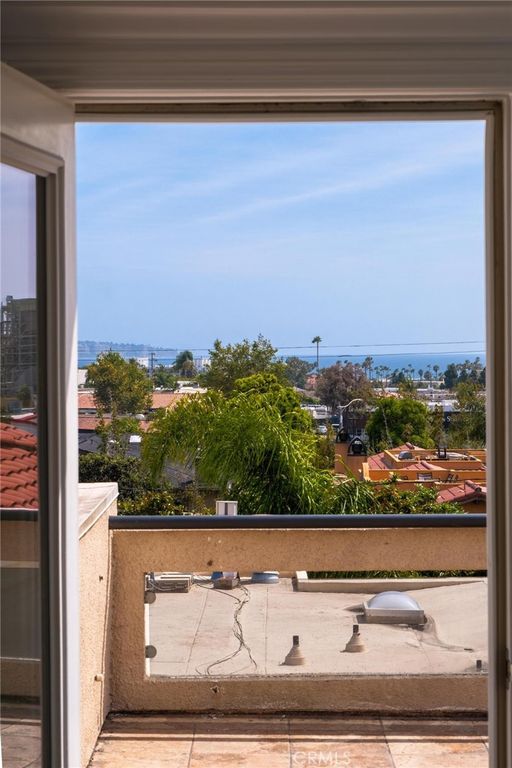 Image 24 of property listing at 818 N Juanita B, Redondo Beach, CA 90277
