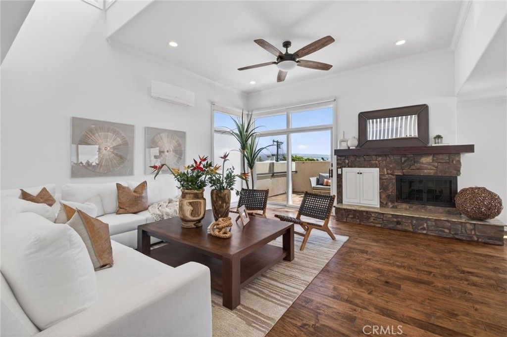 Image 3 of property listing at 818 N Juanita B, Redondo Beach, CA 90277