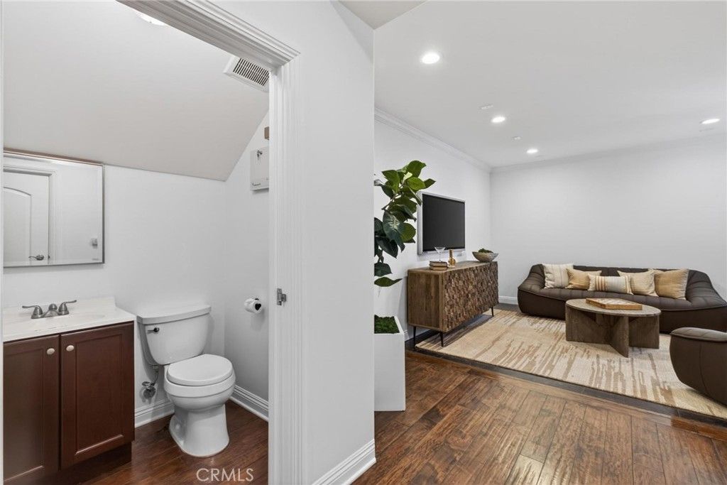 Image 44 of property listing at 818 N Juanita B, Redondo Beach, CA 90277