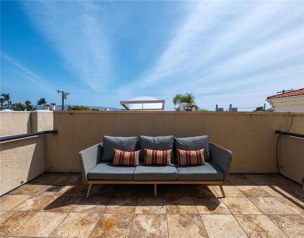 Image 7 of property listing at 818 N Juanita B, Redondo Beach, CA 90277
