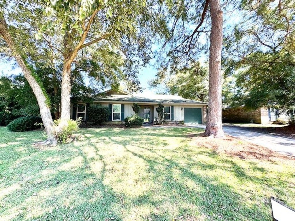 29 Rivers Bend Drive, Savannah, GA 31406