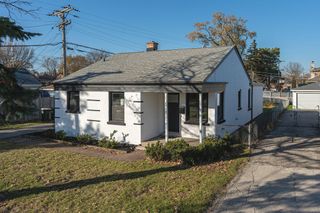 6964 W Cleveland Street, Niles, IL 60714