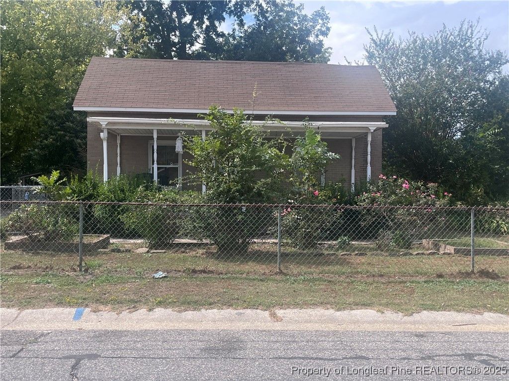 338 S Elizabeth Street, St Pauls, NC 28384