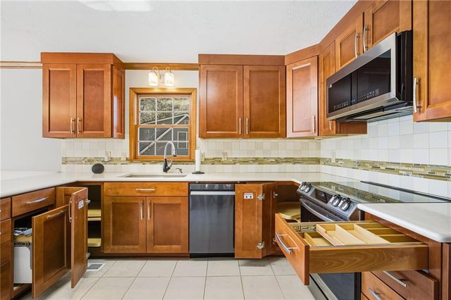 4844 Ridgewood Creek Drive, Acworth, GA 30102