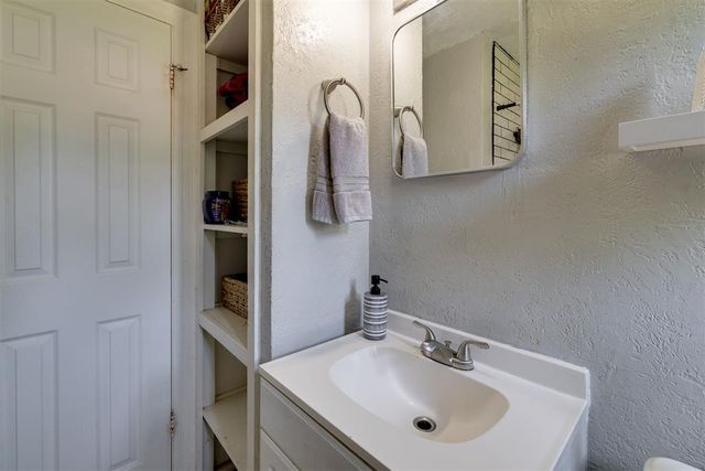 1005 Holly Lane, Oklahoma City, OK 73110