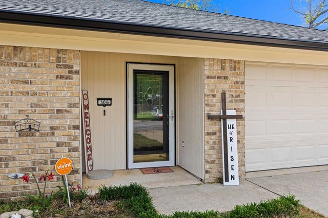 306 Bermuda Dr., White Oak, TX 75693