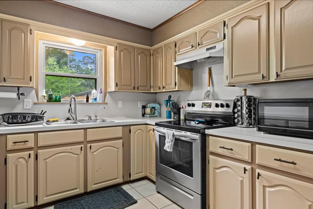 306 Bermuda Dr., White Oak, TX 75693