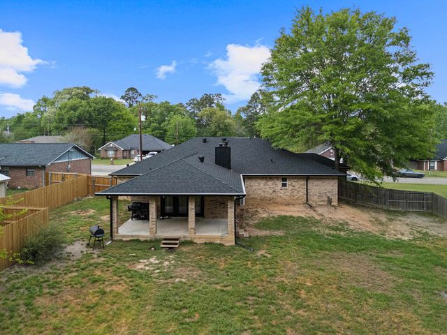 306 Bermuda Dr., White Oak, TX 75693