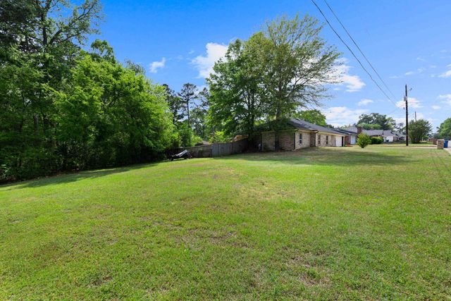 306 Bermuda Dr., White Oak, TX 75693