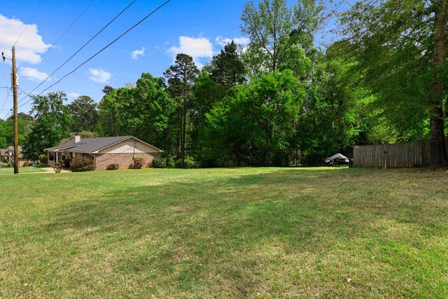 306 Bermuda Dr., White Oak, TX 75693