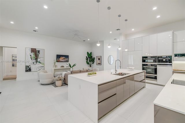 11412 NE 8th Ave, Biscayne Park, FL 33161